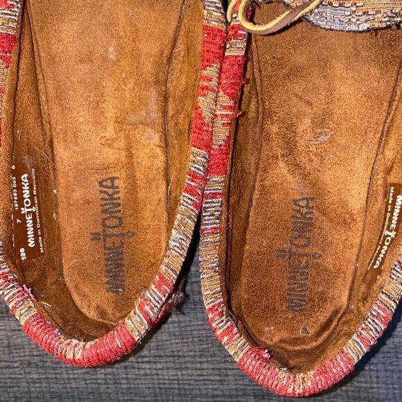 Minnetonka Shoes Minnetonka Baja Aztec Tapestry Womens Red Moccasin Leather Lace - Picture 5 of 8